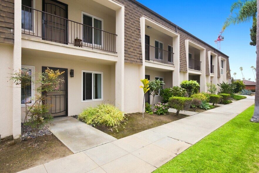 More Photos Of 123 S Nevada St, Oceanside Apartments For Sale