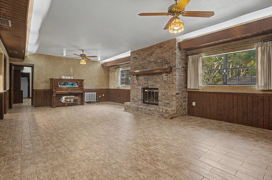 More Photos Of 2160 Laurence Dr, Clearwater Office For Sale