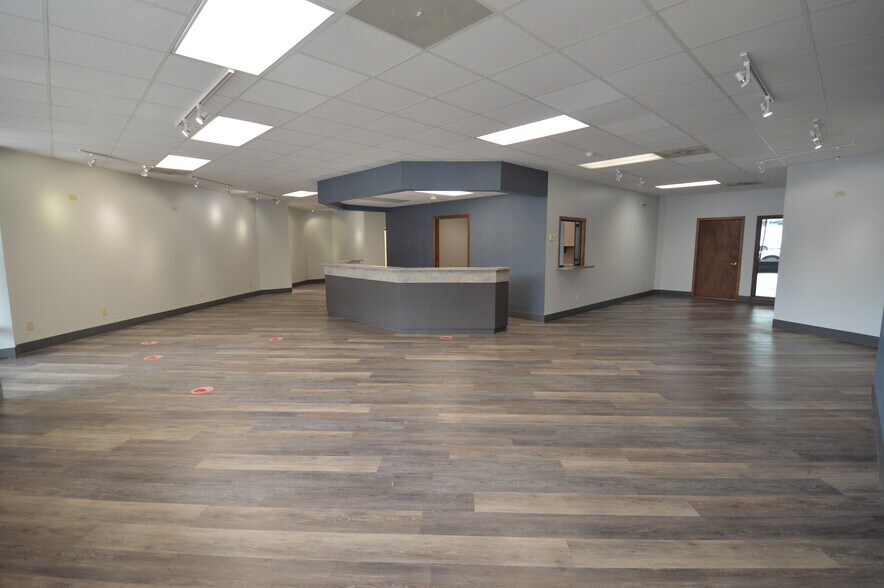 More Photos Of 805 N Center St, Statesville Supermarket For Lease