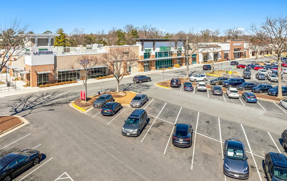 More Photos Of 494 Elden St, Herndon General Retail For Lease