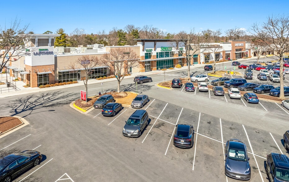 More Photos Of 494 Elden St, Herndon General Retail For Lease