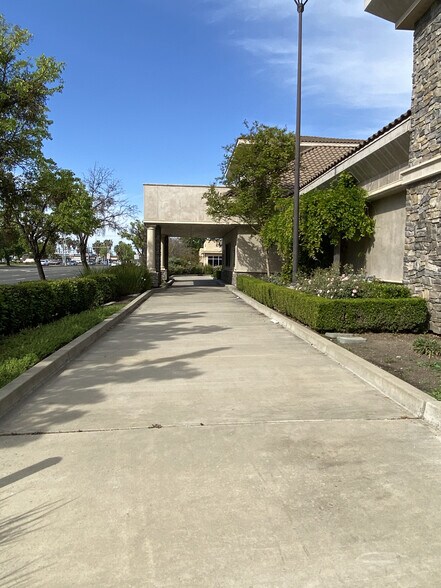 More Photos Of 1547 E March Ln, Stockton Bank For Lease
