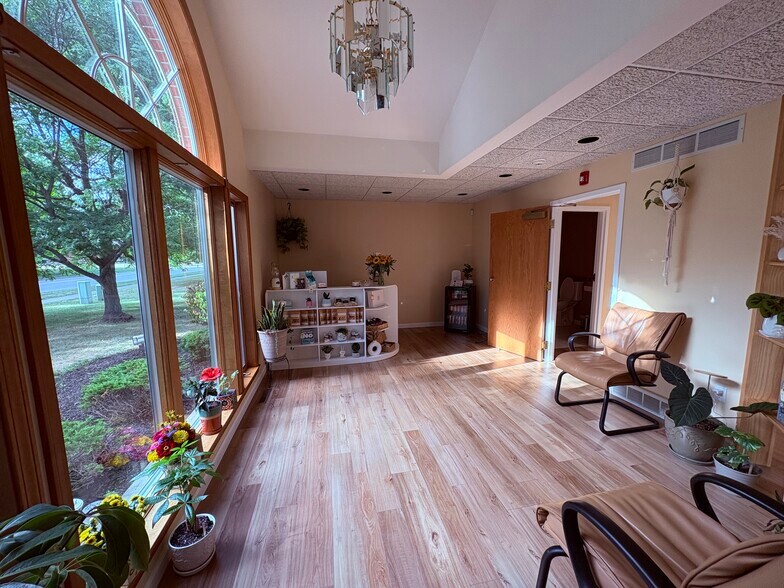 More Photos Of 822 Davison Rd, Lockport Coworking Space