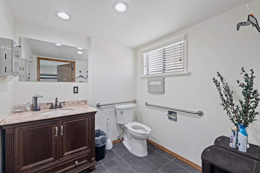 More Photos Of 1063 Colorado Blvd, Los Angeles Medical For Sale