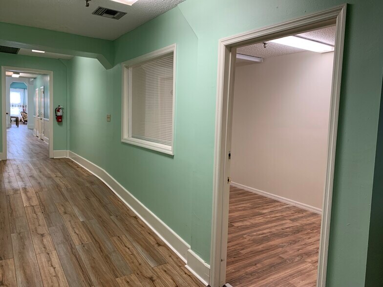 More Photos Of 725 E Silver Springs Blvd, Ocala Loft Creative Space For Sale