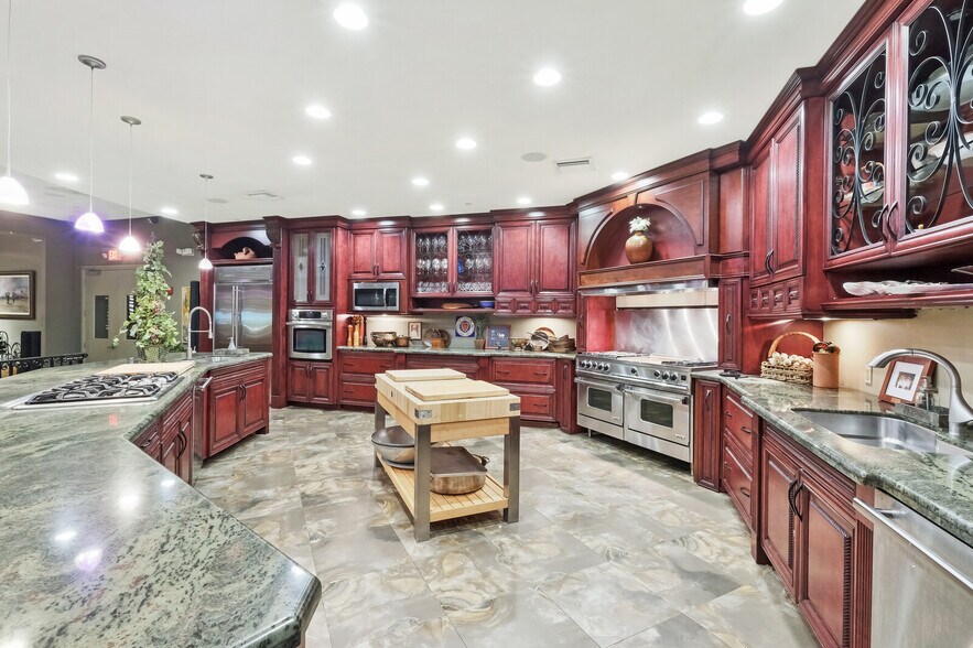 More Photos Of 4351 NE 12th Ter, Oakland Park Restaurant For Sale