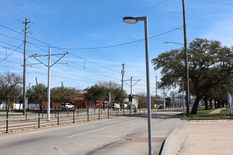 More Photos Of 4906 Harrisburg Blvd, Houston Storefront For Lease