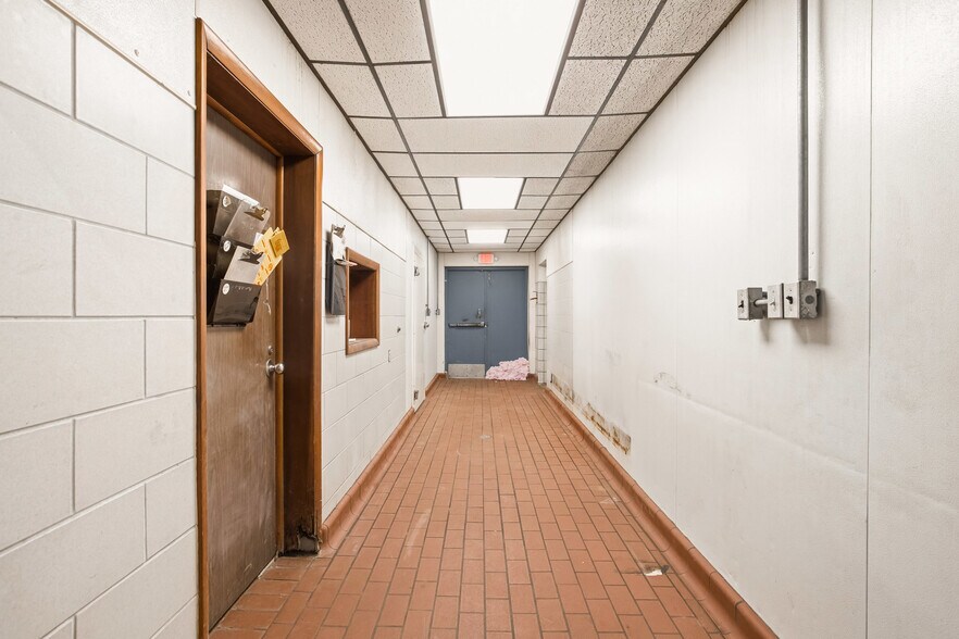 More Photos Of 1908 Water Level Rd, Somerset Specialty For Sale