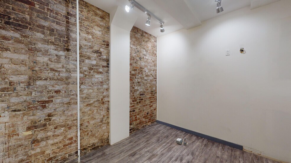 More Photos Of 20 Warren St, New York Medical For Lease