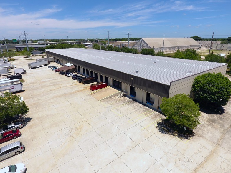 More Photos Of 2840 W Orange Ave, Apopka Warehouse For Lease