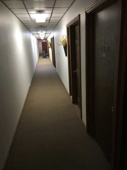 More Photos Of 21 Main St S, Minot Flex For Lease