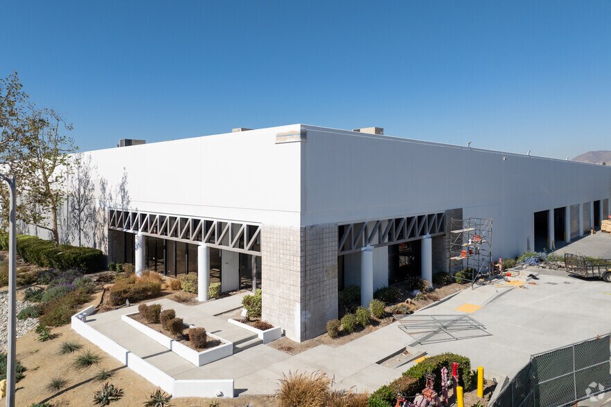 More Photos Of 1175 Aviation Pl, San Fernando Manufacturing For Lease