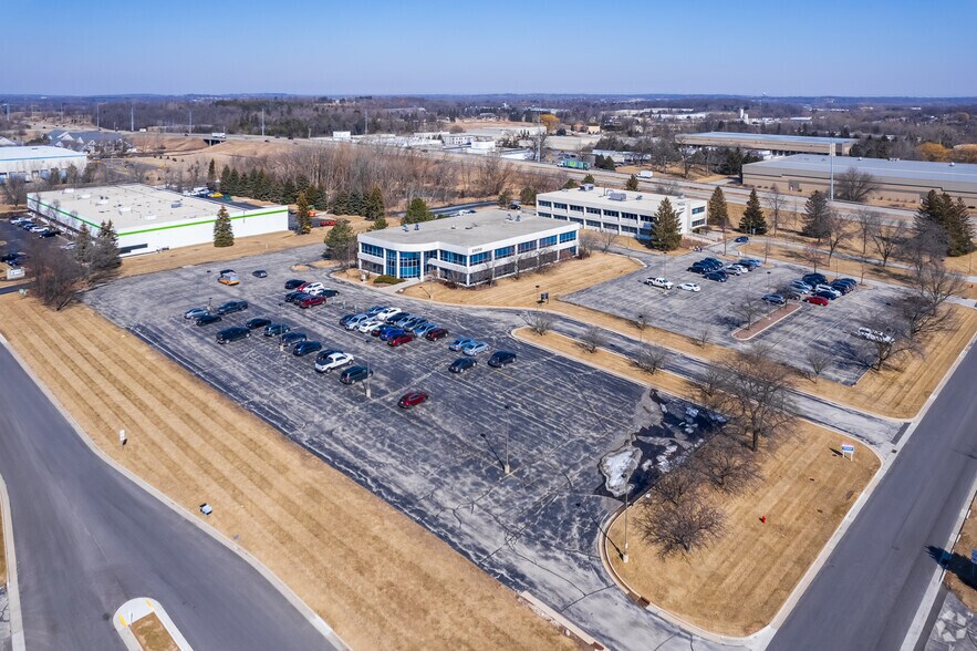 More Photos Of N28W23050 Roundy Dr, Pewaukee Office For Sale