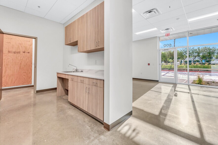 More Photos Of 1100 Lakeside Parkway, Flower Mound Showroom For Lease