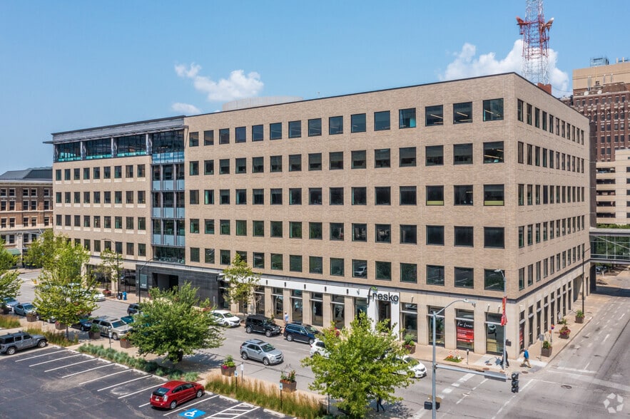 More Photos Of 909 Locust St, Des Moines Office For Lease