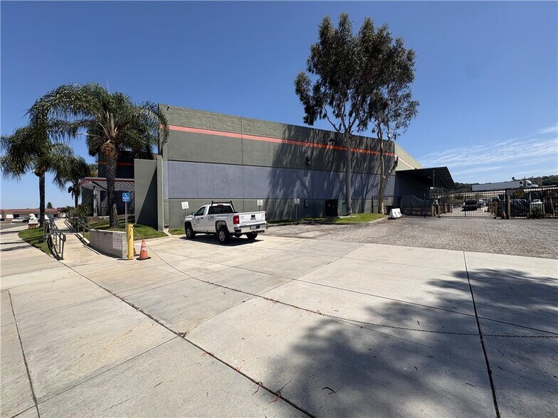 More Photos Of 20530 Earlgate St, Diamond Bar Warehouse For Lease
