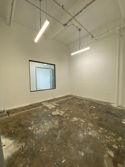 More Photos Of 901 E 31st St, Los Angeles Manufacturing For Lease