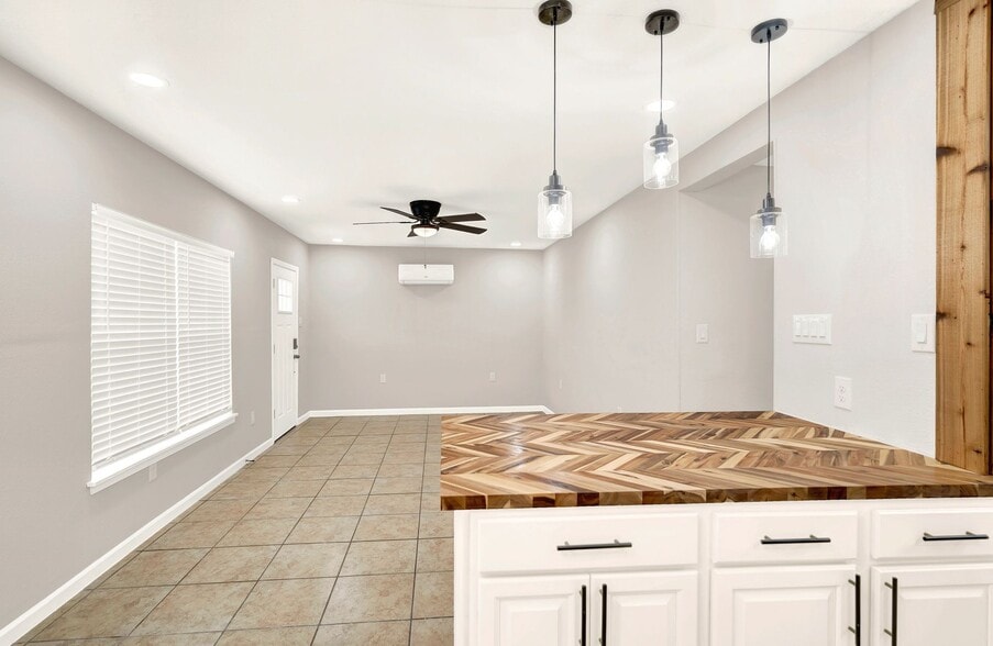 More Photos Of 285 San Antonio, Leming Multifamily For Sale