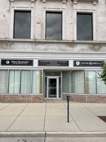 More Photos Of 156-160 W State St, Sycamore Office For Lease