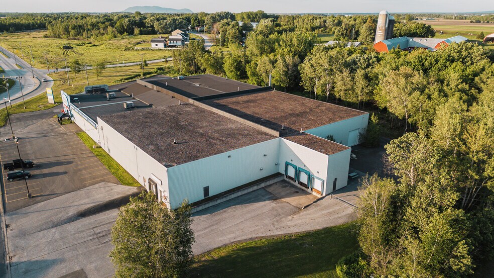 More Photos Of 1555 Boul Industriel, Farnham Warehouse For Lease