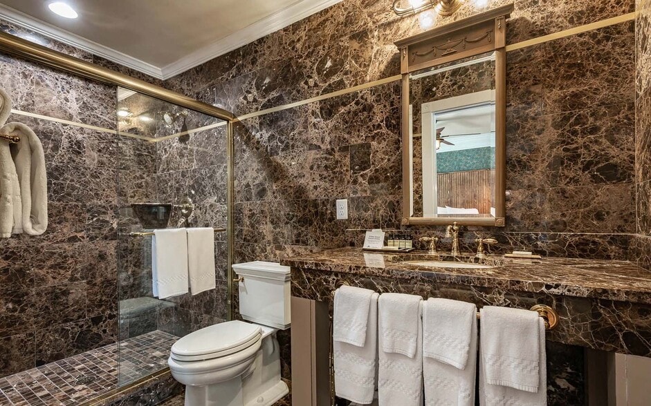 More Photos Of 51 Avenue C, Apalachicola Hotel For Sale