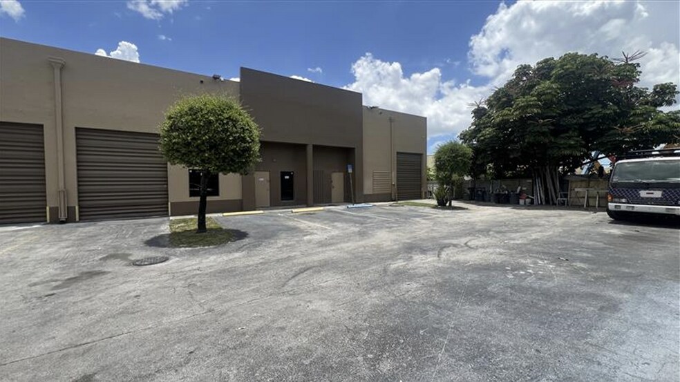 More Photos Of 12913 W Okeechobee Rd, Hialeah Warehouse For Sale