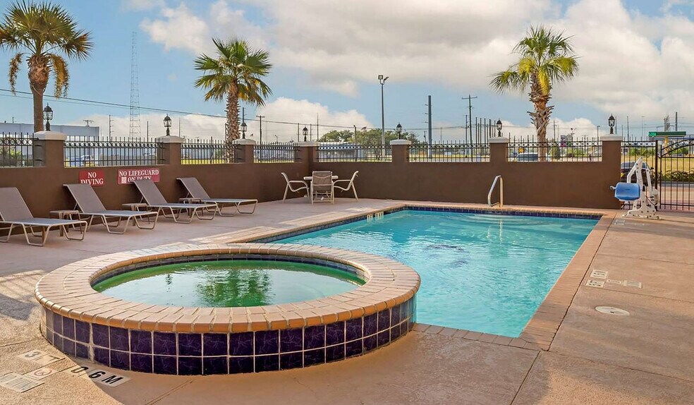 More Photos Of 320 Highway 146 N, Texas City Hotel For Sale