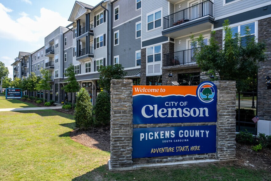 More Photos Of 894 Tiger Blvd, Clemson Apartments For Lease