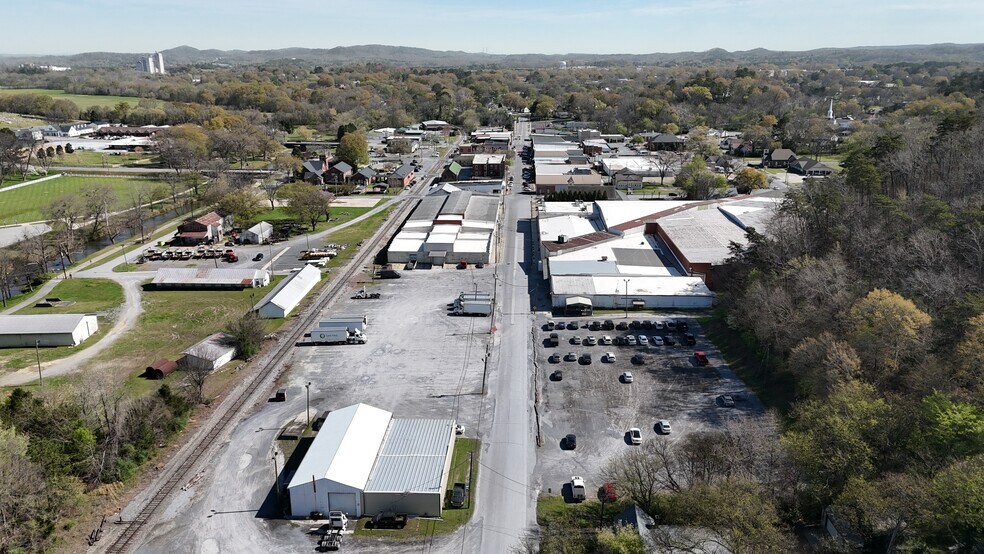 More Photos Of 303 S Marble St, Rockmart Warehouse For Lease
