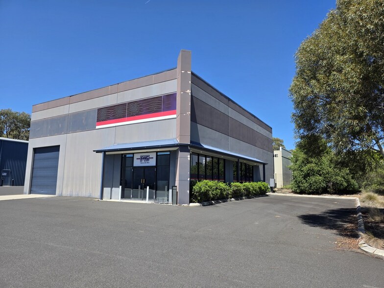 Primary Photo Of 14 Corporation Ave, Robin Hill Warehouse For Lease