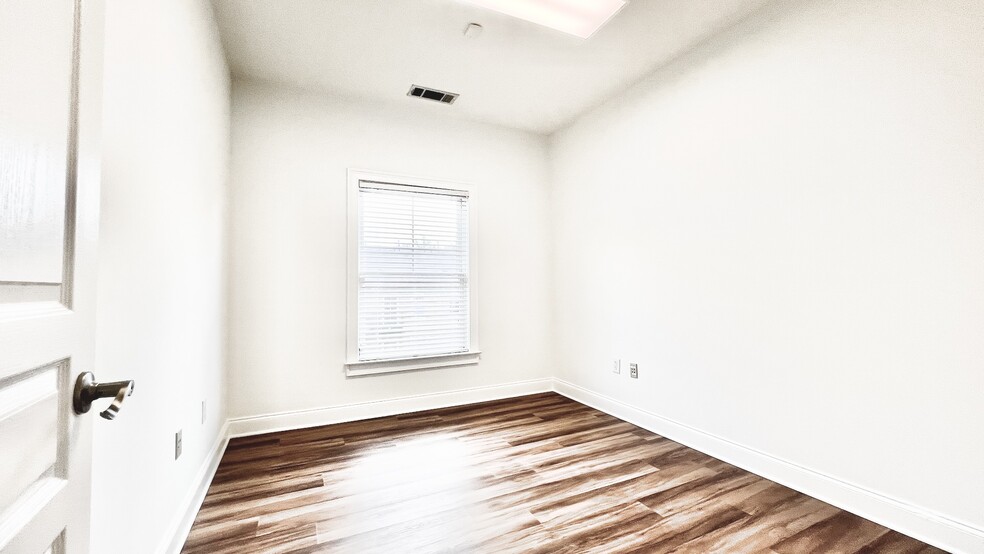 More Photos Of 4080 McGinnis Ferry Rd, Alpharetta Office For Sale