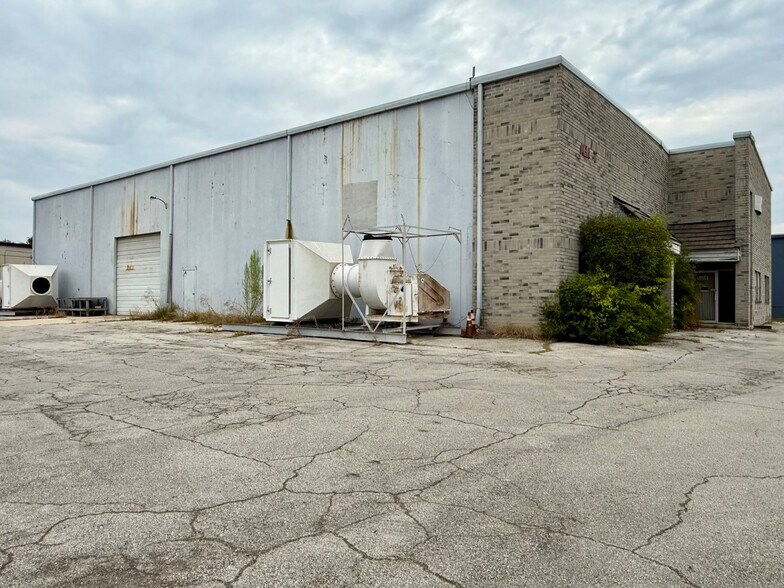 More Photos Of 7927 Mainland Dr, San Antonio Warehouse For Sale