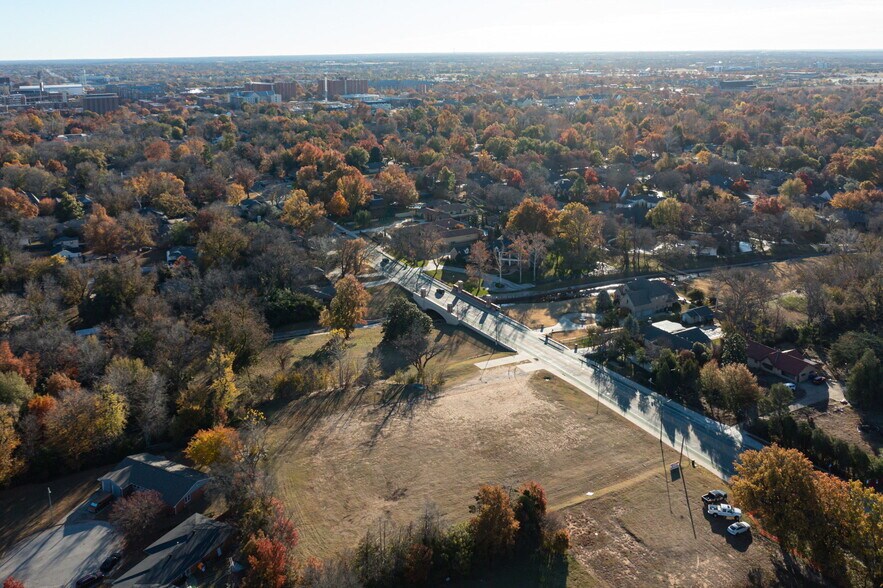 More Photos Of 1031 W Lindsey St, Norman Land For Sale