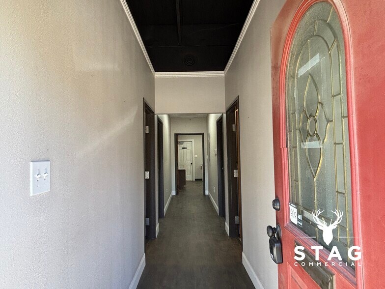 More Photos Of 711 S Elm St, Denton Office For Lease