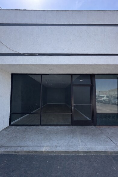 More Photos Of 5520-5530 Santa Monica Blvd, Los Angeles Freestanding For Lease