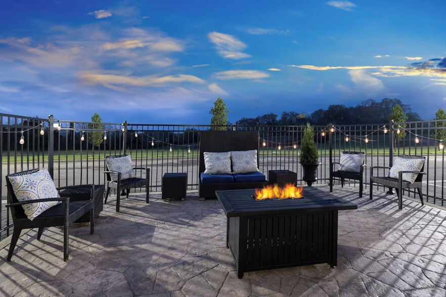 More Photos Of 230 Cracker Barrel Dr, Clarksville Hotel For Sale