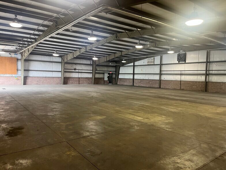 More Photos Of 1733 Nussbaum Pky, Mansfield Warehouse For Lease