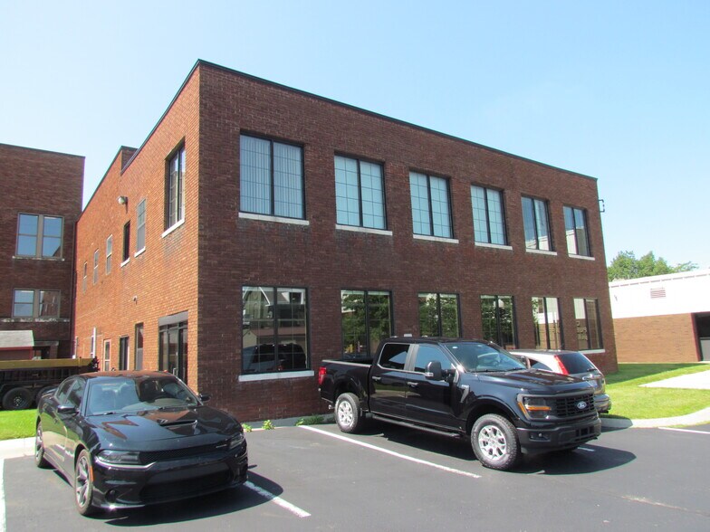 More Photos Of 15 E Washington St, Coldwater Office For Sale