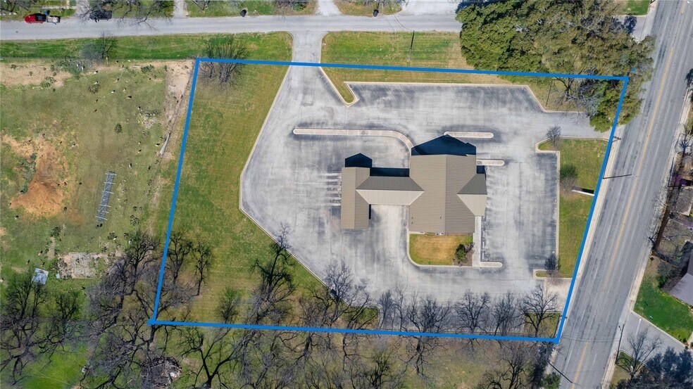 More Photos Of 3101 Austin Ave, Brownwood Bank For Sale