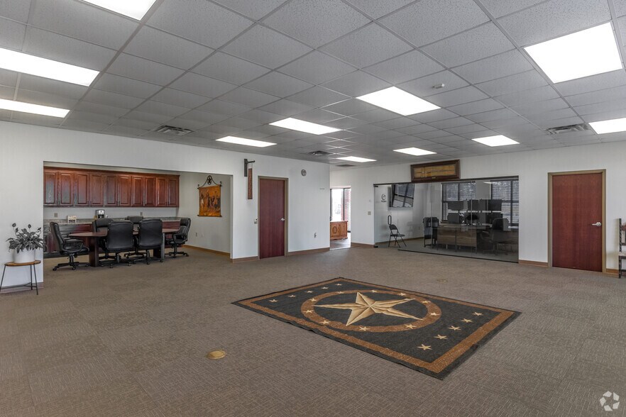 More Photos Of 851 W Harrison Rd, Longview Service For Lease