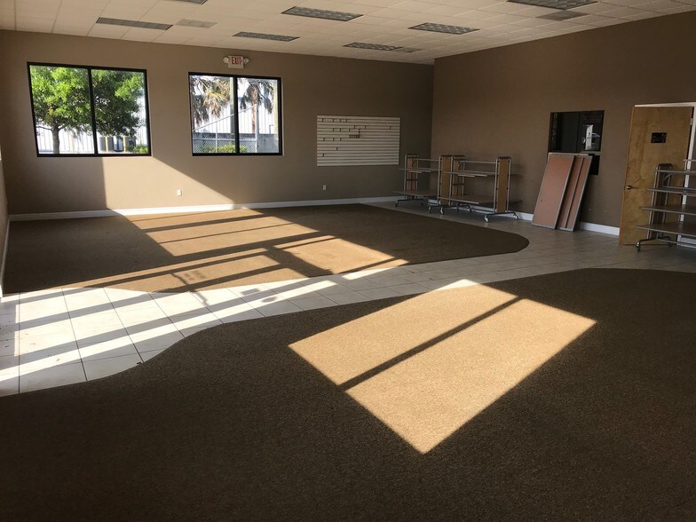 More Photos Of 11395 66th St, Largo Light Distribution For Lease