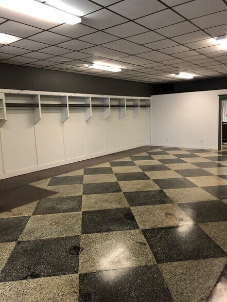 More Photos Of 109 W Monroe St, Herrin Storefront Retail Residential For Lease