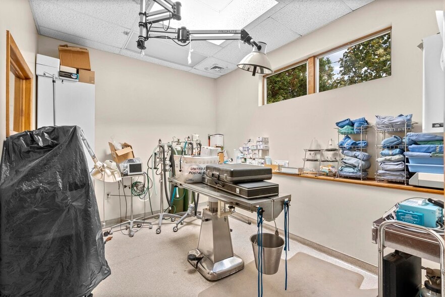 More Photos Of 755 Barnum Avenue Cutoff, Stratford Veterinarian Kennel For Sale