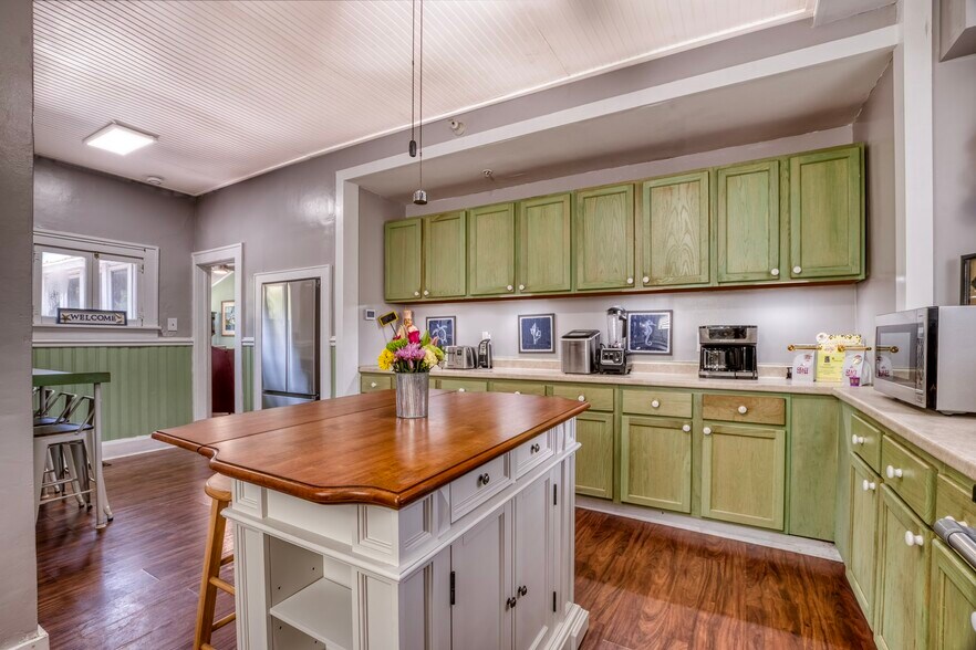 More Photos Of 304 15th St W, Bradenton Specialty For Sale