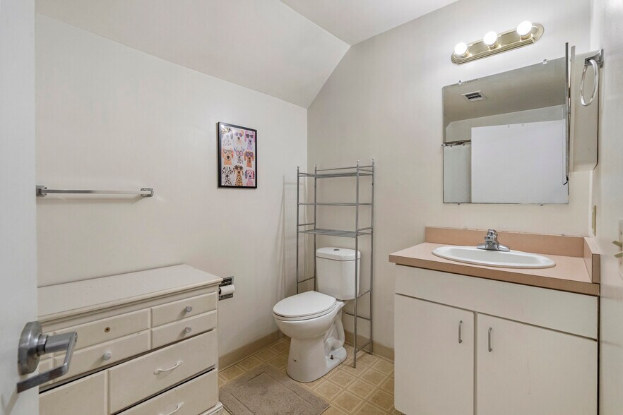 More Photos Of 3731 Berryville Pike, Charles Town Veterinarian Kennel For Sale