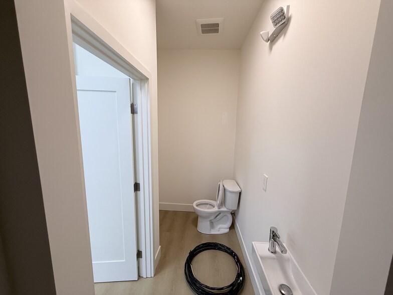 More Photos Of 3774 Mission St, San Francisco Storefront Retail Residential For Lease
