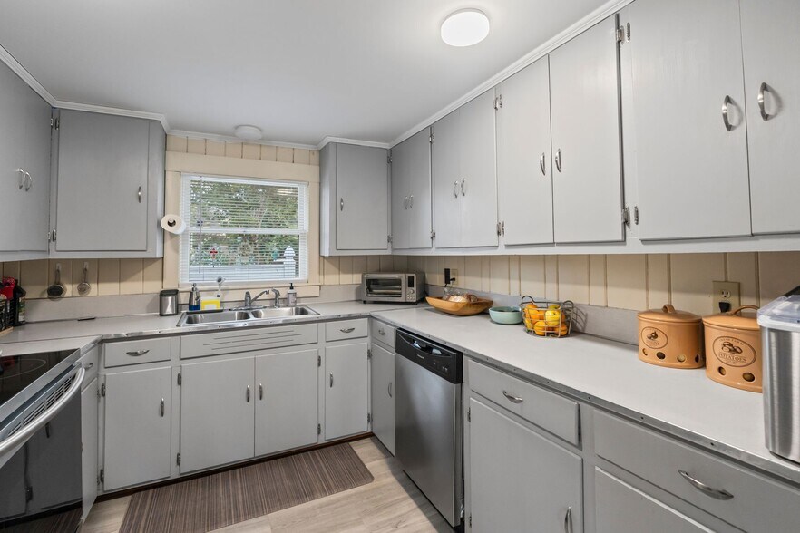 More Photos Of 6692 Valwood Rd, Conover Specialty For Sale