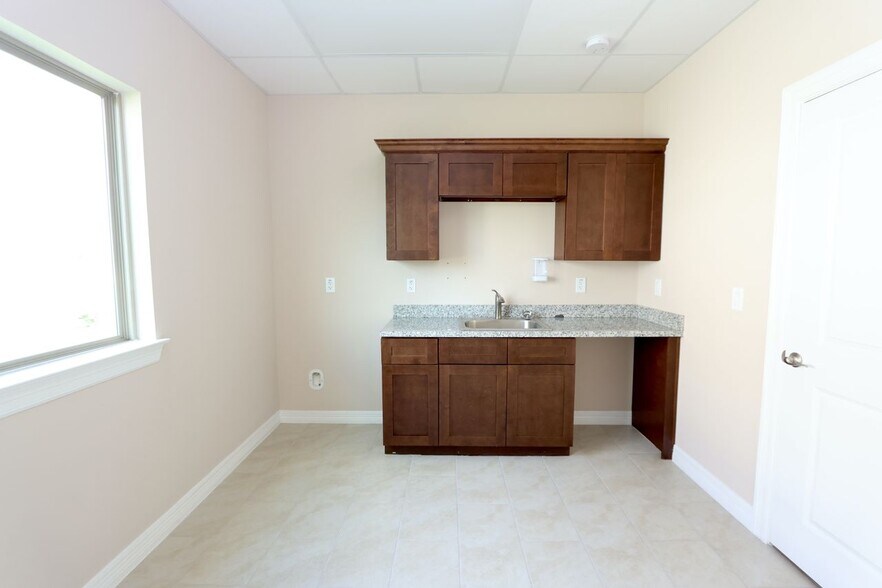 More Photos Of 16310 State Highway 249, Houston Showroom For Sale