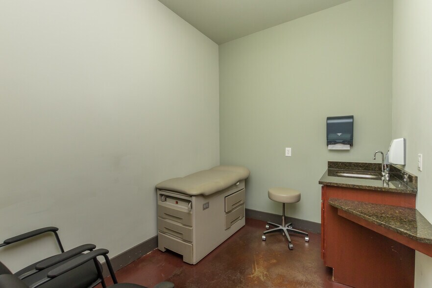 More Photos Of 100 S Greentree Ln, Foley Medical For Sale
