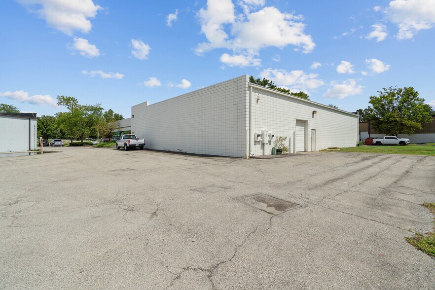 More Photos Of 4495 Saguaro Trl, Indianapolis Light Distribution For Sale